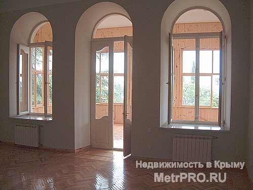 К продаже предлагается уникальное по архитектуре здание 804 м.кв. находящиеся в историческом центре г.Ялта, по... - 4