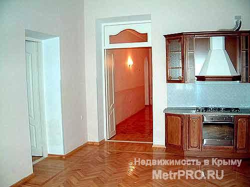 К продаже предлагается уникальное по архитектуре здание 804 м.кв. находящиеся в историческом центре г.Ялта, по... - 9