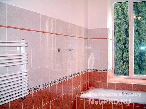 К продаже предлагается уникальное по архитектуре здание 804 м.кв. находящиеся в историческом центре г.Ялта, по... - 14