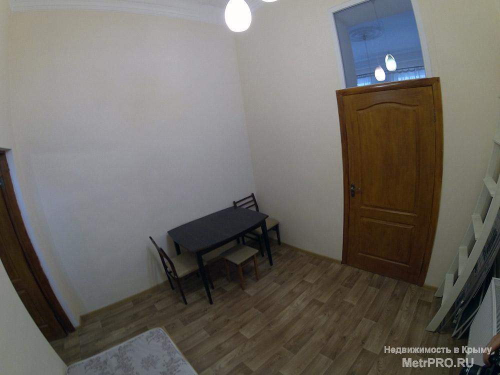1.    Помещение в Симферополе под бизнес на ул. Пушкина в первой линии 64 кв. (½ одноэтажного дома) . Высота потолков... - 2