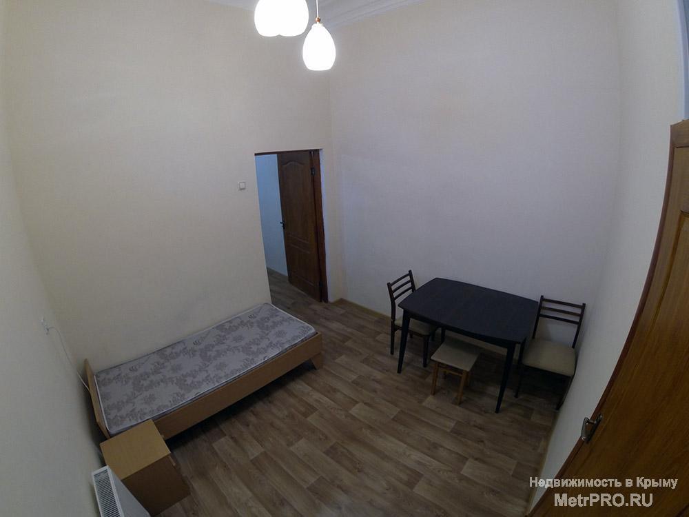 1.    Помещение в Симферополе под бизнес на ул. Пушкина в первой линии 64 кв. (½ одноэтажного дома) . Высота потолков... - 3