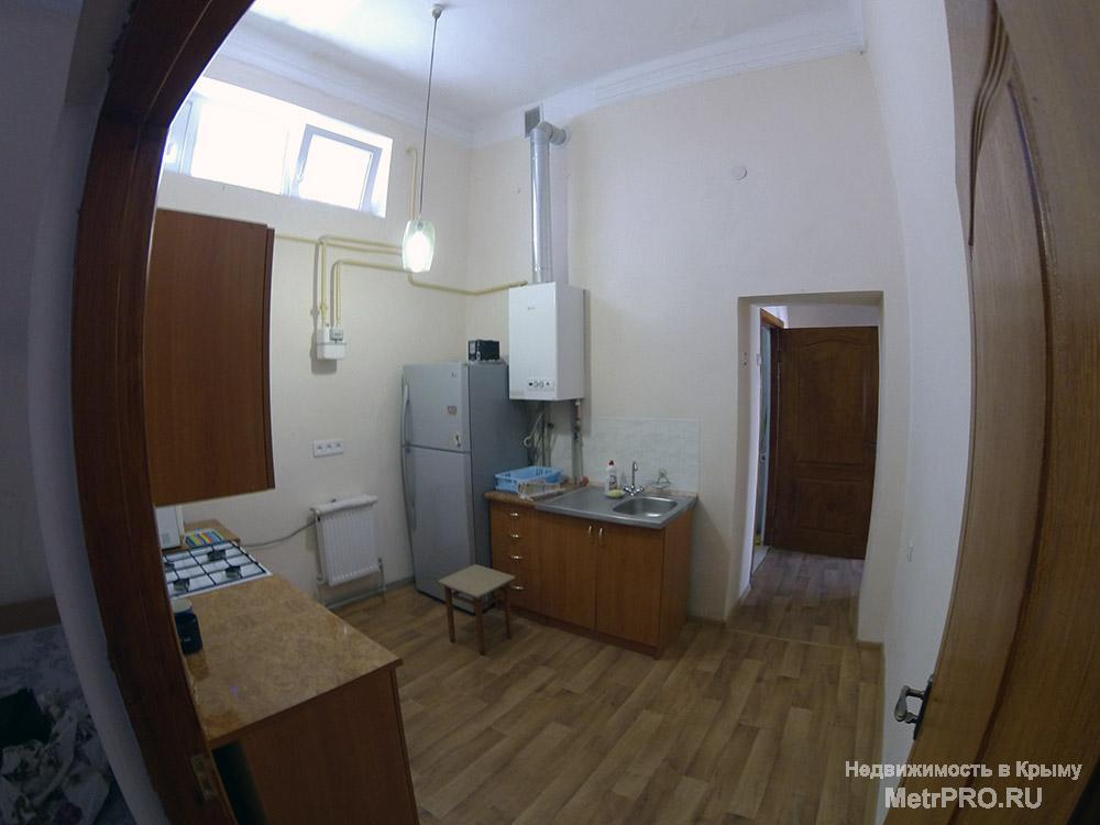 1.    Помещение в Симферополе под бизнес на ул. Пушкина в первой линии 64 кв. (½ одноэтажного дома) . Высота потолков... - 4