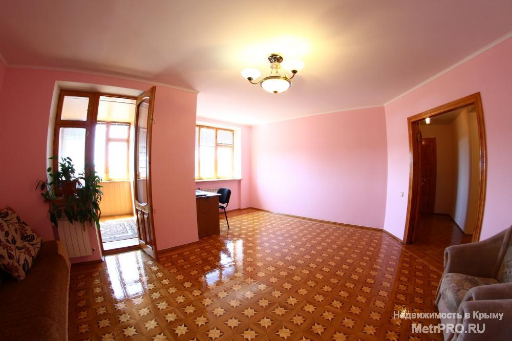 Продам 5-комнатную квартиру, ул. Тургенева. Общая  пл. 126 кв.м, 3/9 эт., 2 с/у, евроремонт, пол - паркет, встроенная... - 1