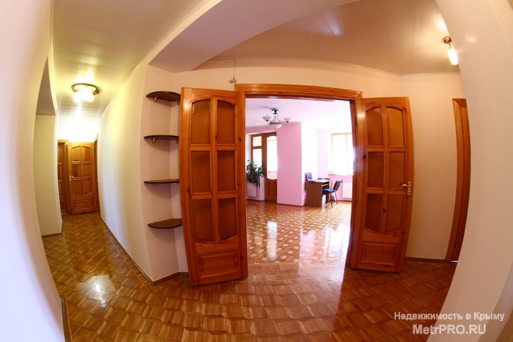 Продам 5-комнатную квартиру, ул. Тургенева. Общая  пл. 126 кв.м, 3/9 эт., 2 с/у, евроремонт, пол - паркет, встроенная... - 2