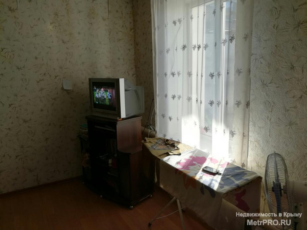 Продается 1к.кв на земле, 43кв.м, есть выгороженный дворик, общий двор на трех хозяев(большой двор, место для... - 3