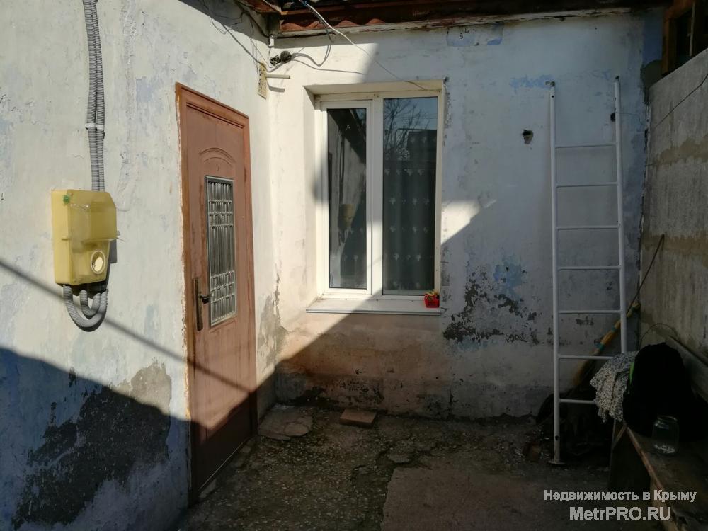 Продается 1к.кв на земле, 43кв.м, есть выгороженный дворик, общий двор на трех хозяев(большой двор, место для... - 5