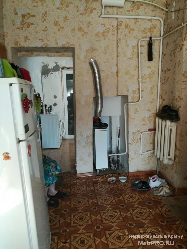Продается 1к.кв на земле, 43кв.м, есть выгороженный дворик, общий двор на трех хозяев(большой двор, место для... - 7