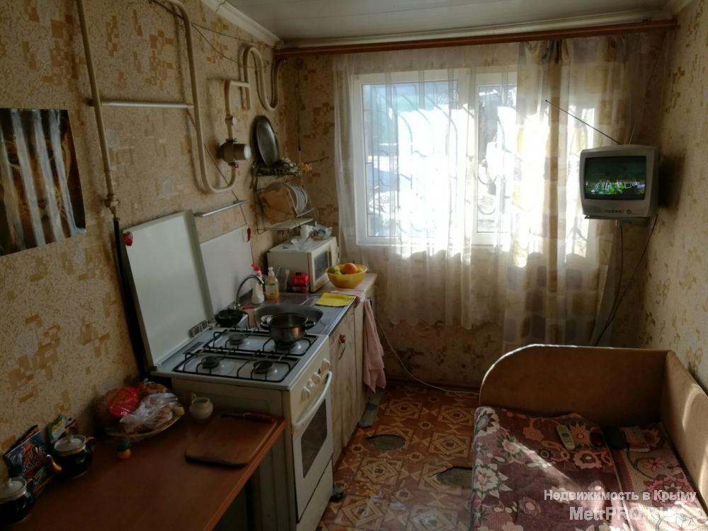 Продается 1к.кв на земле, 43кв.м, есть выгороженный дворик, общий двор на трех хозяев(большой двор, место для... - 9