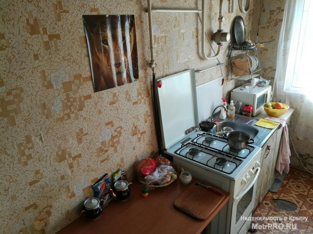 Продается 1к.кв на земле, 43кв.м, есть выгороженный дворик, общий двор на трех хозяев(большой двор, место для... - 10