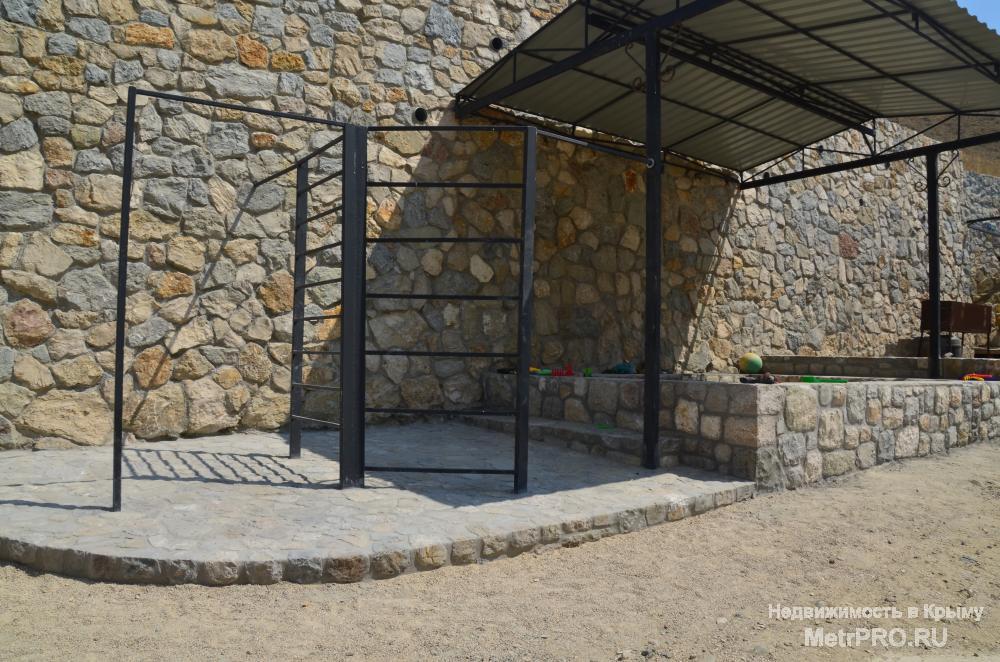 Пансионат располагается на берегу моря горного Крыма (в 150 метрах от природных пляжей), спальный район, занимает... - 3