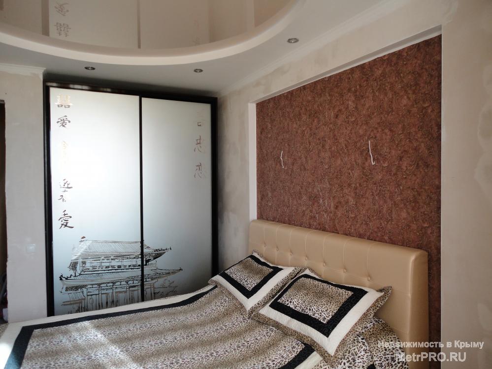 Продам свою квартиру с видом на море. Общая площадь 94 м.кв.: 5/6; 3 комнаты- 25, 17, 14, кухня-13, два с/у. Красивый... - 2
