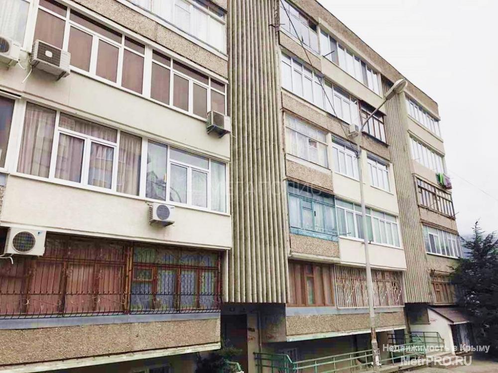 Продается 2 комнатная квартира в  Ялте  улица Свердлова район парка Министерства Обороны.  Квартира в Ялте  площадью... - 1