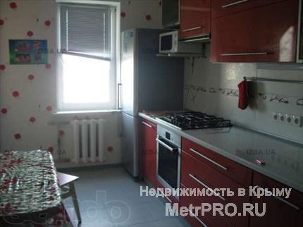Сдается посуточно трехкомнатная квартира с видом на море, уютная, комфортабельная, до моря 5минут, рядом вся развитая...