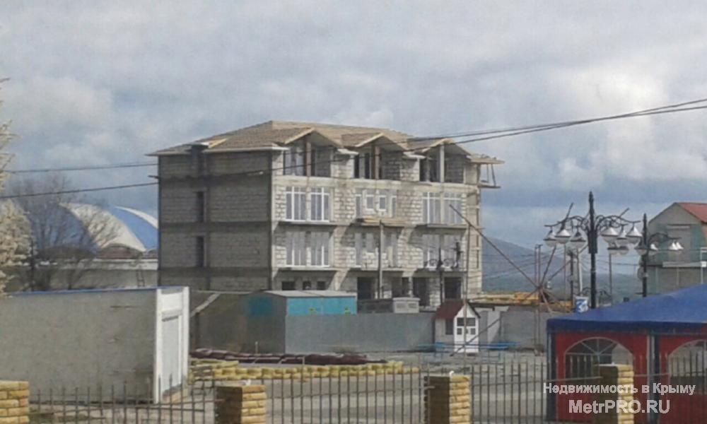 Строящаяся гостиница в Коктебеле, рядом с дельфинарием. Готовность на 40%. Полностью застеклена, крыша накрыта. На... - 4