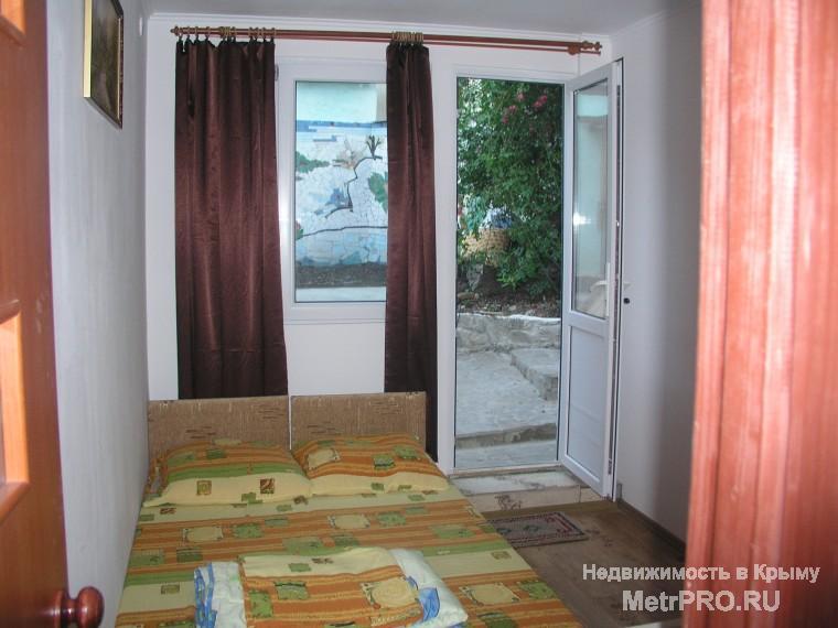 Уютные номера в гостевом доме в пгт. Гурзуф. Отдельные номера от 2х до 6 человек. В каждом номере есть телевизор,... - 6