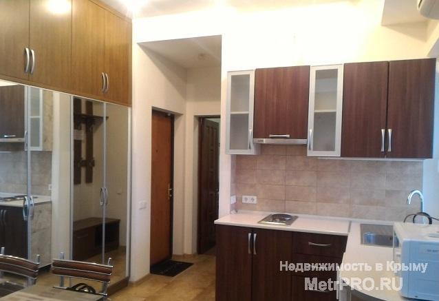 Отличная двухкомнатная квартира общей площадью 40 м2 расположена в самом центре города, в новом доме. Рядом... - 6