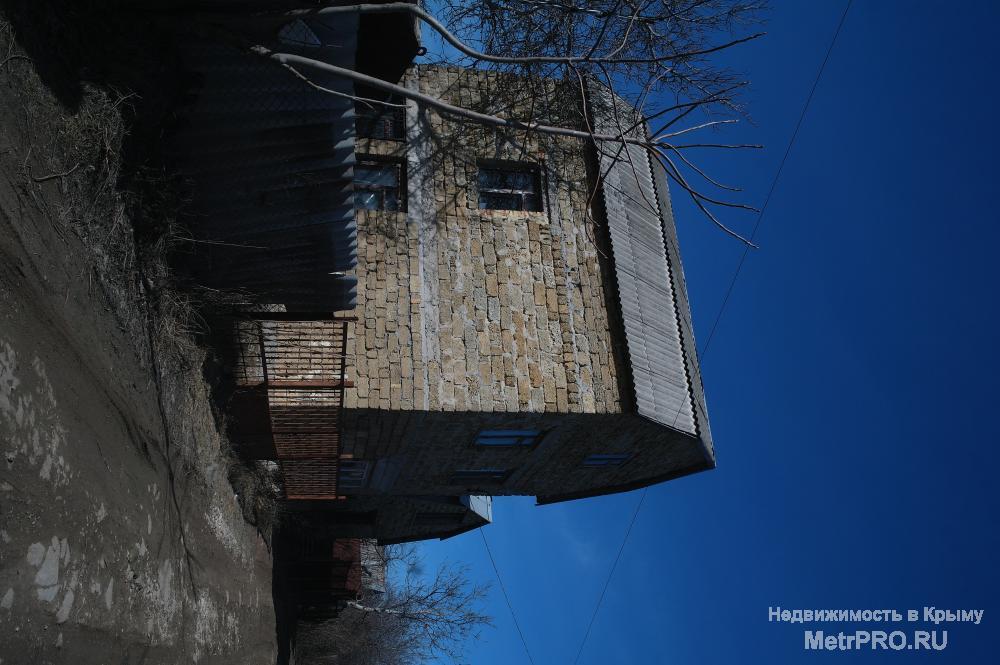 Продам срочно хороший дом под отделку дому 8 лет не кто не когда в нём не жил построен в полный камень ширина стен...