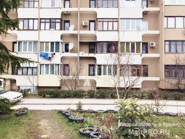 Предлагается к приобретению 2 комнатная квартира в Ялте улица Блюхера.  Общая площадь квартиры 56 кв. м.  Квартира...