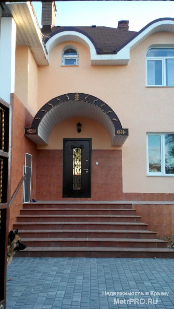 Продается шикарный дом в г. Саки.  Дом в 3 уровня общей площадью 370 кв.м. расположен на участке 10 соток (ИЖС).    В...