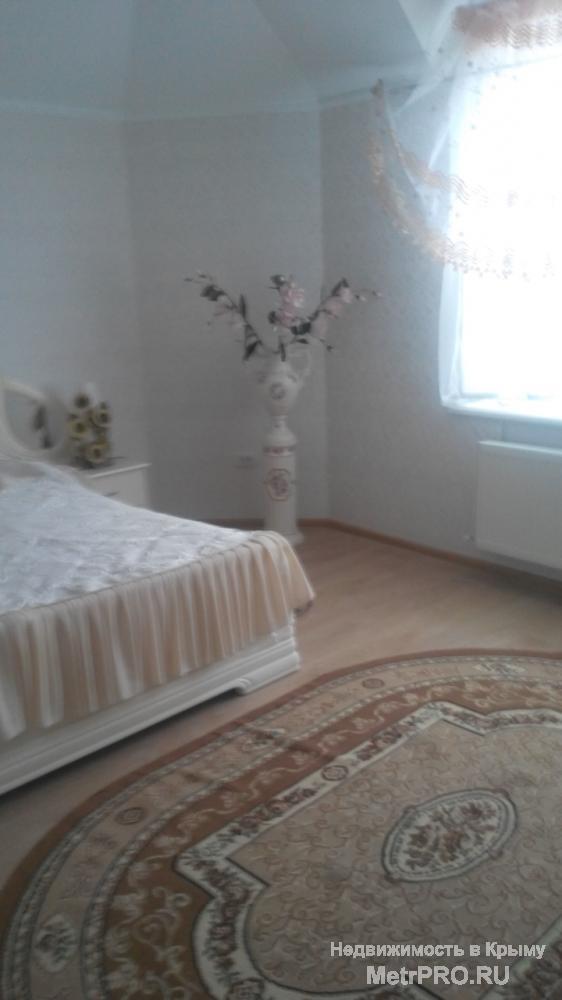 Продается шикарный дом в г. Саки.  Дом в 3 уровня общей площадью 370 кв.м. расположен на участке 10 соток (ИЖС).    В... - 2