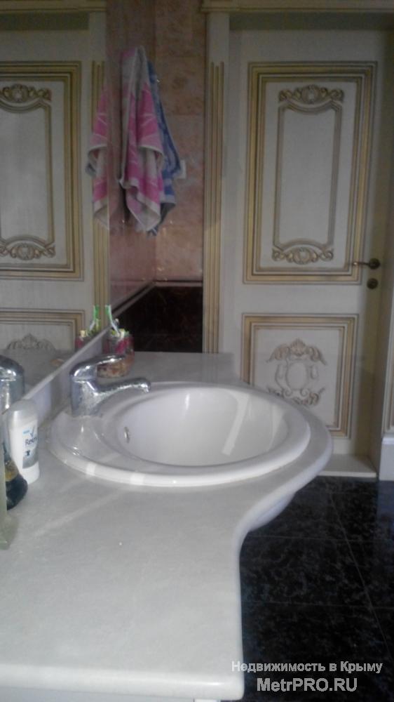 Продается шикарный дом в г. Саки.  Дом в 3 уровня общей площадью 370 кв.м. расположен на участке 10 соток (ИЖС).    В... - 6