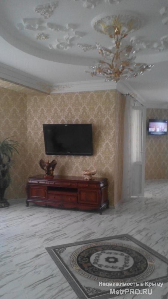 Продается шикарный дом в г. Саки.  Дом в 3 уровня общей площадью 370 кв.м. расположен на участке 10 соток (ИЖС).    В... - 8