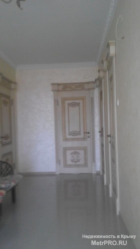 Продается шикарный дом в г. Саки.  Дом в 3 уровня общей площадью 370 кв.м. расположен на участке 10 соток (ИЖС).    В... - 11