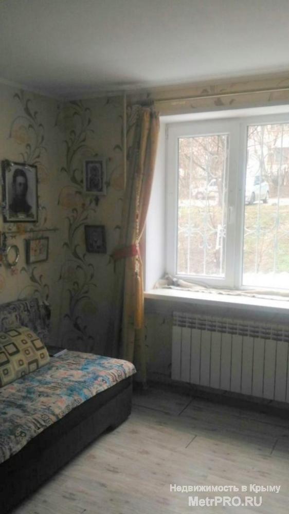 Крым, Феодосия, Симферопольская, 2-комнатную квартиру,  1/5 дома, 47/33/7 квадратных метров, хорошее состояние,...