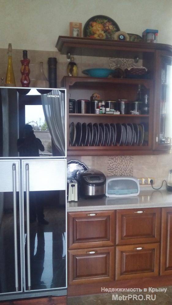 Продается дом в г.Симферополе в районе Заводское.  Общая площадь 450 кв.м. на участке 6 соток. Российские документы.... - 3