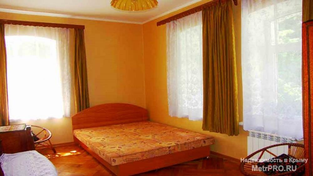 3-комнатная в Ялте на Кирова.  Продам квартиру в Ялте, Кирова, 3к. Общая площадь - 91 м2, жилая - 63 м2. Ориентир -...
