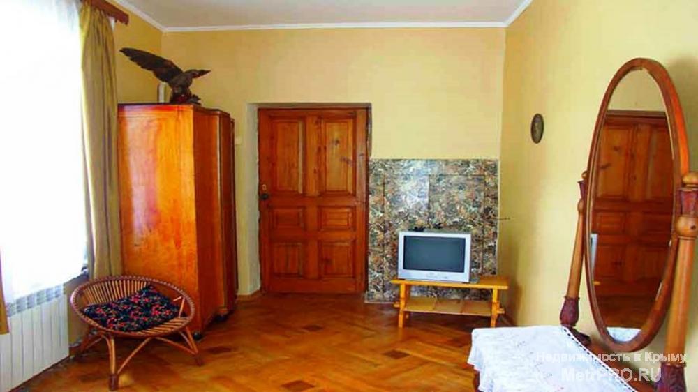 3-комнатная в Ялте на Кирова.  Продам квартиру в Ялте, Кирова, 3к. Общая площадь - 91 м2, жилая - 63 м2. Ориентир -... - 2