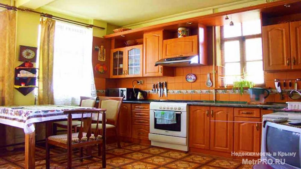3-комнатная в Ялте на Кирова.  Продам квартиру в Ялте, Кирова, 3к. Общая площадь - 91 м2, жилая - 63 м2. Ориентир -... - 5