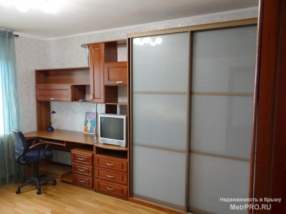 Крым, Симферополь, ул. Ларионова, 1-комнатную квартиру,  4/9 панельного дома, 38/18/8 квадратных метров, хорошее...