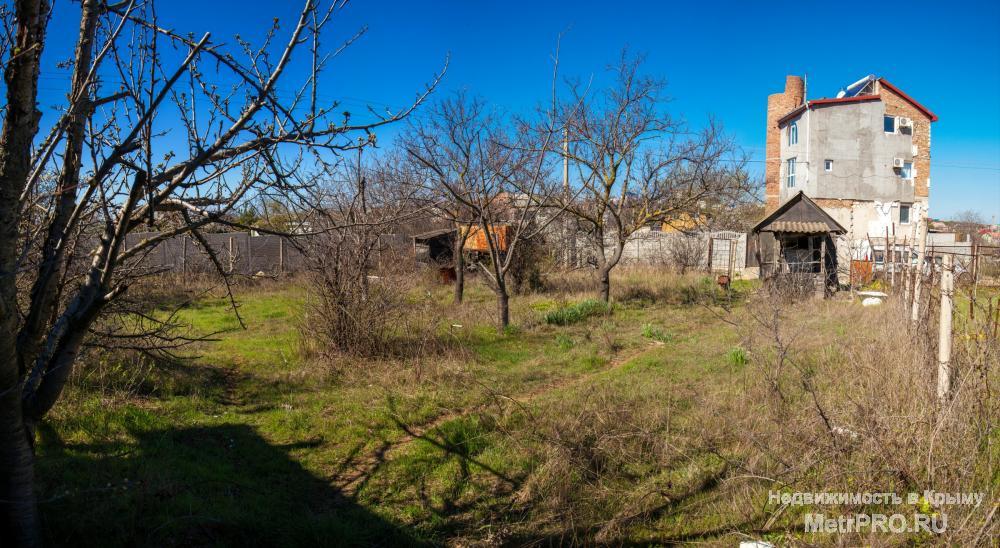 Ровный участок 4,5 сотки 520 м от Фиолентовского шоссе СТ «Чайка». В кооперативе есть электричество и заведена...