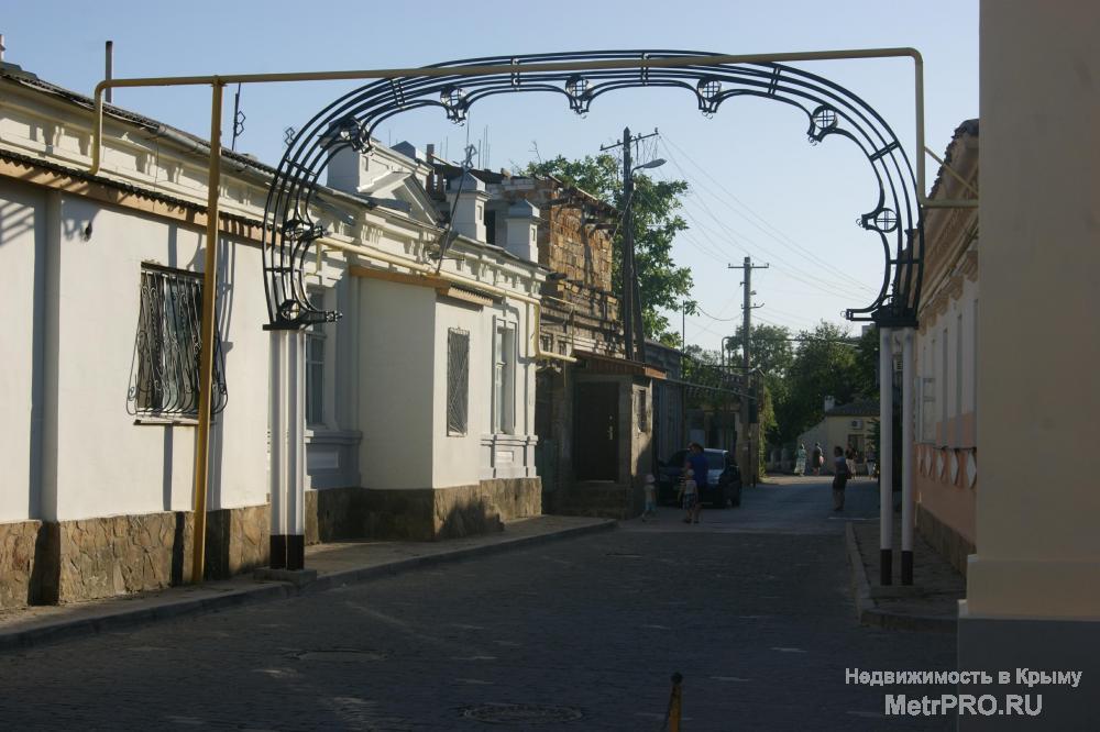 В историческом центре города Евпатория  сдам одноэтажный домик для    1-3 человек. Дом каменный, полы из дерева,...