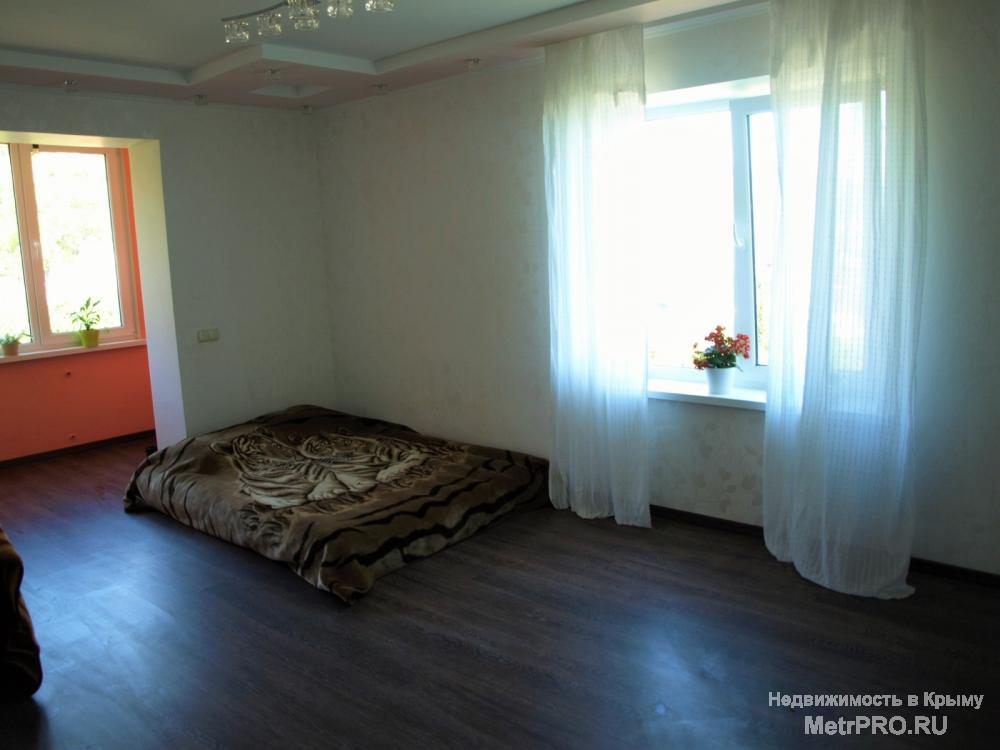 Сдам уютную 2-х к.кв. в в Алупке в 15-ти мин от моря по ул. Крайняя д5. 10-й этаж 12-ти эт. дома.Из окон вид на горы... - 2