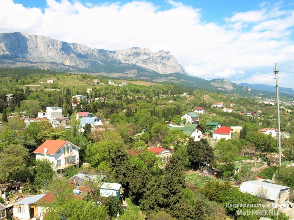 Сдам уютную 2-х к.кв. в в Алупке в 15-ти мин от моря по ул. Крайняя д5. 10-й этаж 12-ти эт. дома.Из окон вид на горы... - 3