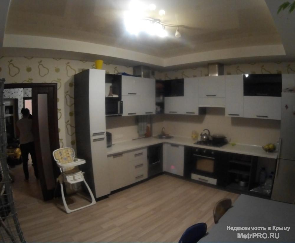 Продам шикарный дом для проживания в Мирном(за меганмом), дом строился для себя, все коммуникации есть.  В доме 2... - 2