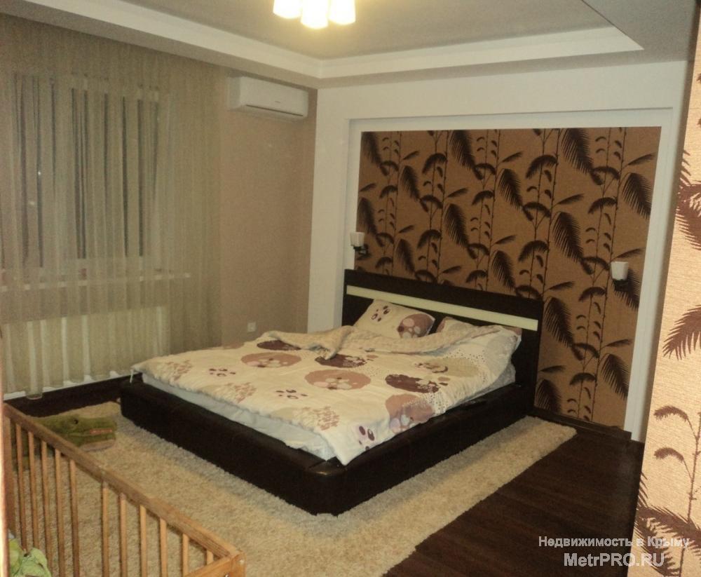 Продам шикарный дом для проживания в Мирном(за меганмом), дом строился для себя, все коммуникации есть.  В доме 2... - 6