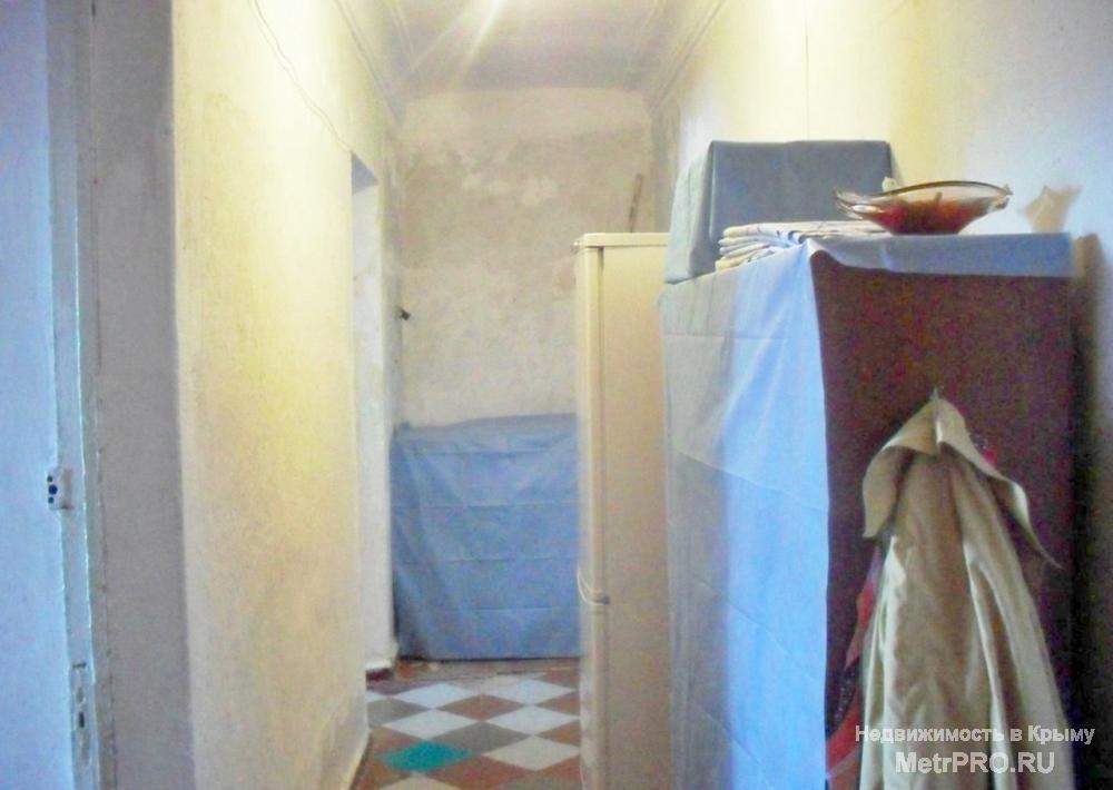 Стены толстые из бутового камня, потолок 3 метра, плиты перекрытия железобетонные. Площадь квартиры 60 кв.м., комнаты... - 5