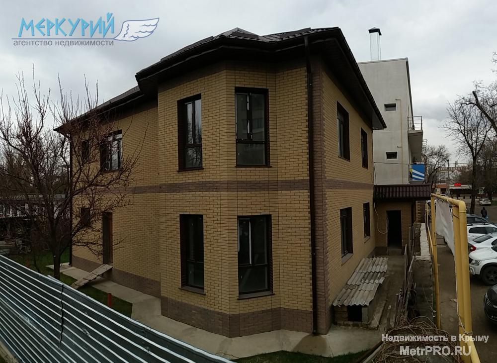 Продаю великолепный двухэтажный монолитный дом в центре г. Симферополь, на ул. Морозова, д. 12а.  • Авторский проект...
