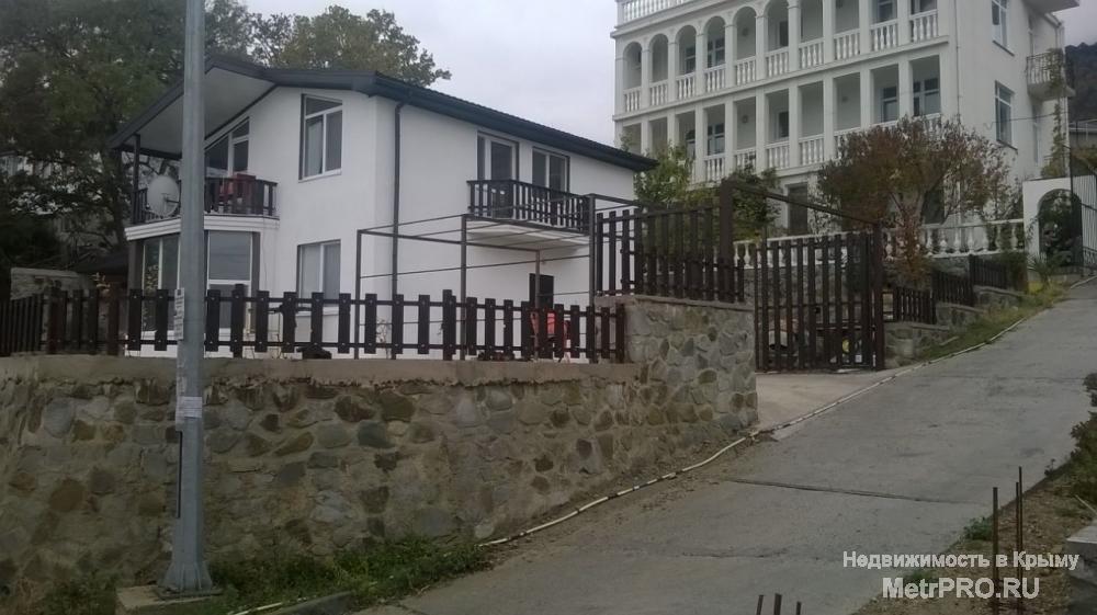 продам свой дом .  монолитный железобетонный каркас с заполнением ракушкой  первый этаж кухня 15 м2 гостиная  ,...
