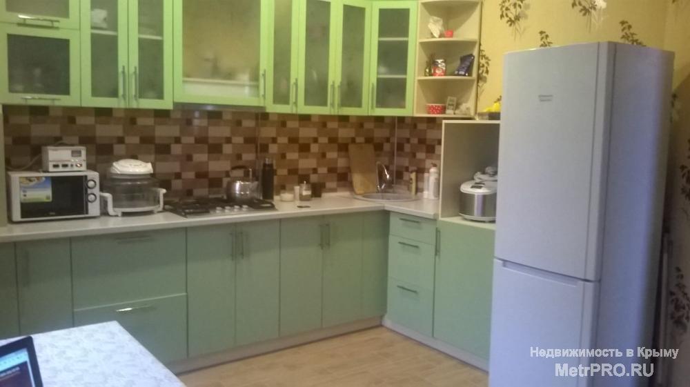 продам свой дом .  монолитный железобетонный каркас с заполнением ракушкой  первый этаж кухня 15 м2 гостиная  ,... - 4