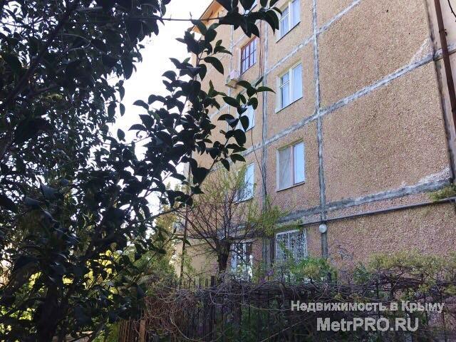 Предлагается к продаже 2-ух комнатная квартира в Ялте улица Свердлова.  Квартира площадью 53 кв. м. расположена на 1... - 3