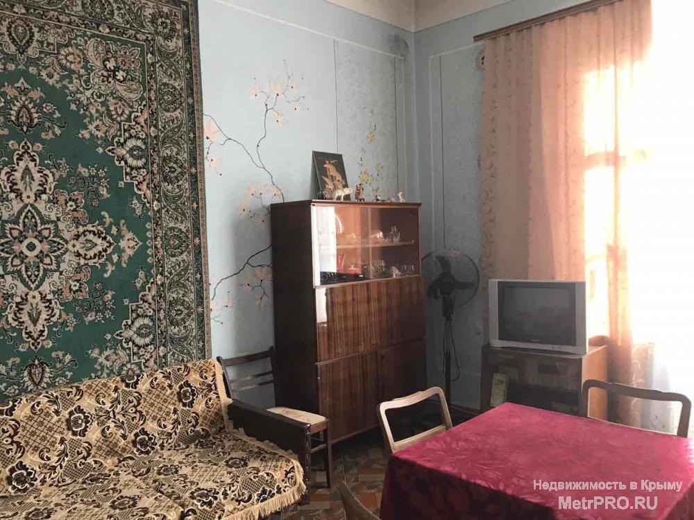 Предлагается к приобретению 2-ух комнатная квартира в Ялте улица Свердлова/Толстого.  Квартира расположена на 3-ем... - 4