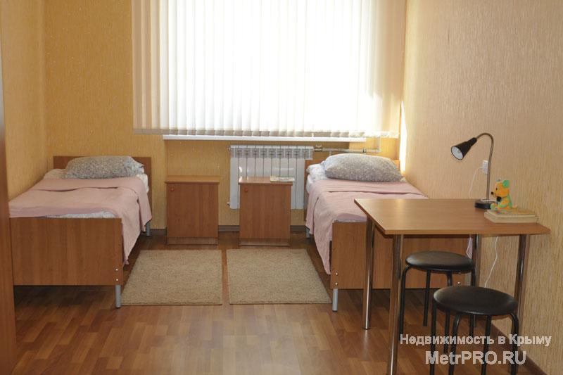 Сдам дом для 45строителей(5000/месяц)  2ярусные удобные металлические кровати. Кухня укомплектованная. В каждой... - 5