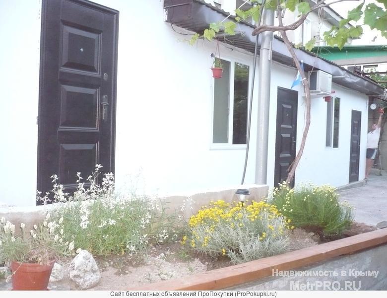 Весёлое располагается рядом с Судаком. Это тихий и небольшой поселок. Ближайший пляж располагается в Веселовской...
