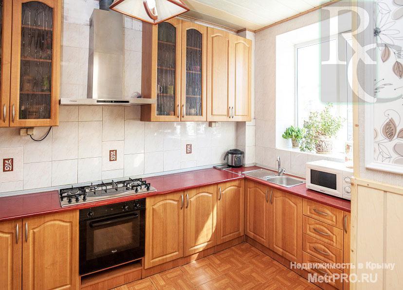 В продаже четырех комнатная квартира 'Сталинка' по ул. Льва Толстого 10, район Матюшенко.  Этажность: 2 из 3   Общая... - 2