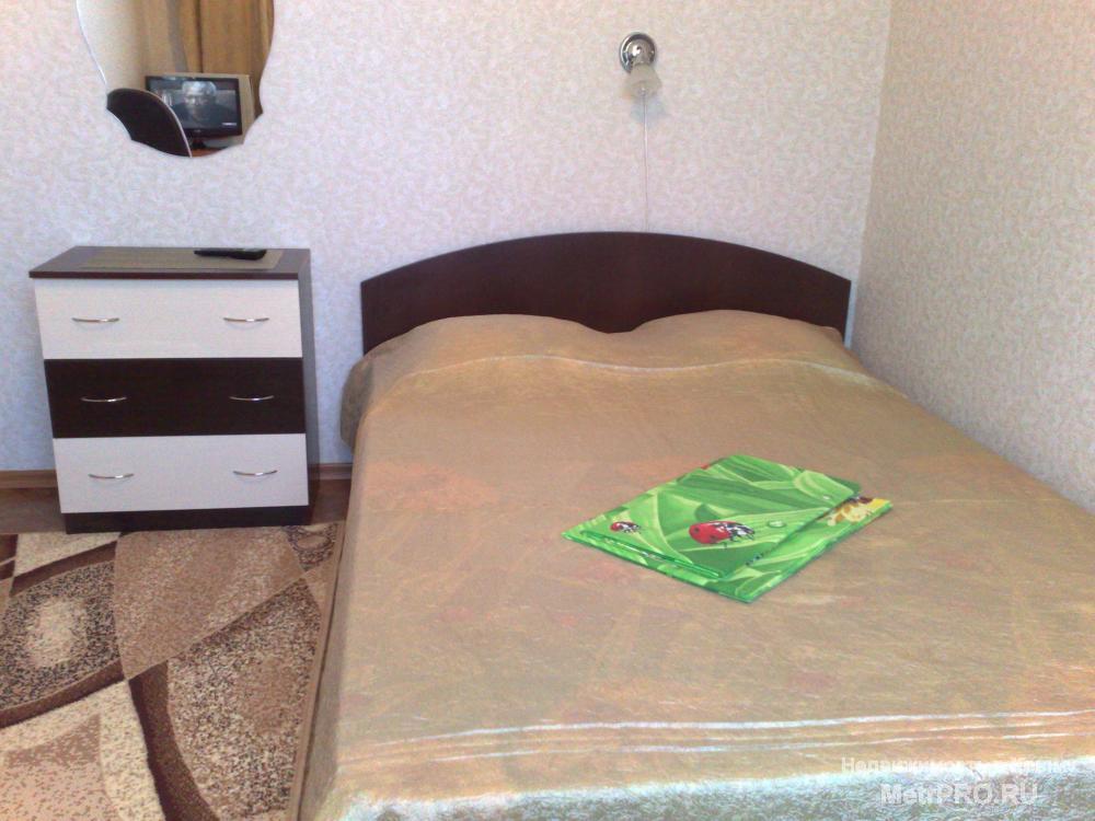 Своё жильё в частном секторе со всеми удобствами (горячая вода, санузел, кухня). Номер двухкомнатный, в одной комнате...