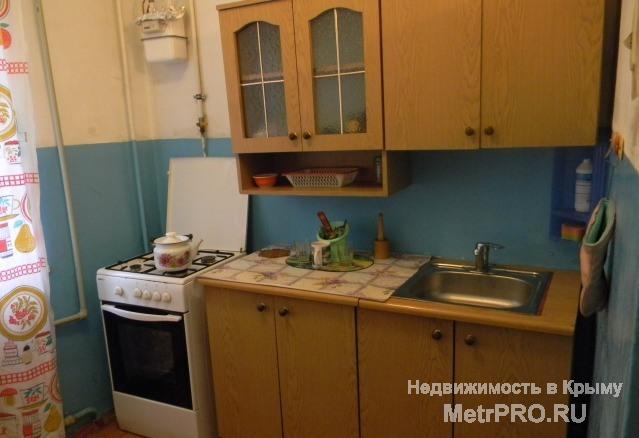 Первый этаж с балконом ( застеклен), жилое состояние, до парковой зоны 100 метров, рядом море, школа, супермаркет,... - 2